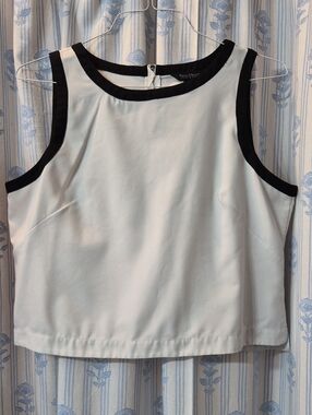 White House Black Market Cropped Tank Top White Black Contrast Trim Piping Sz L